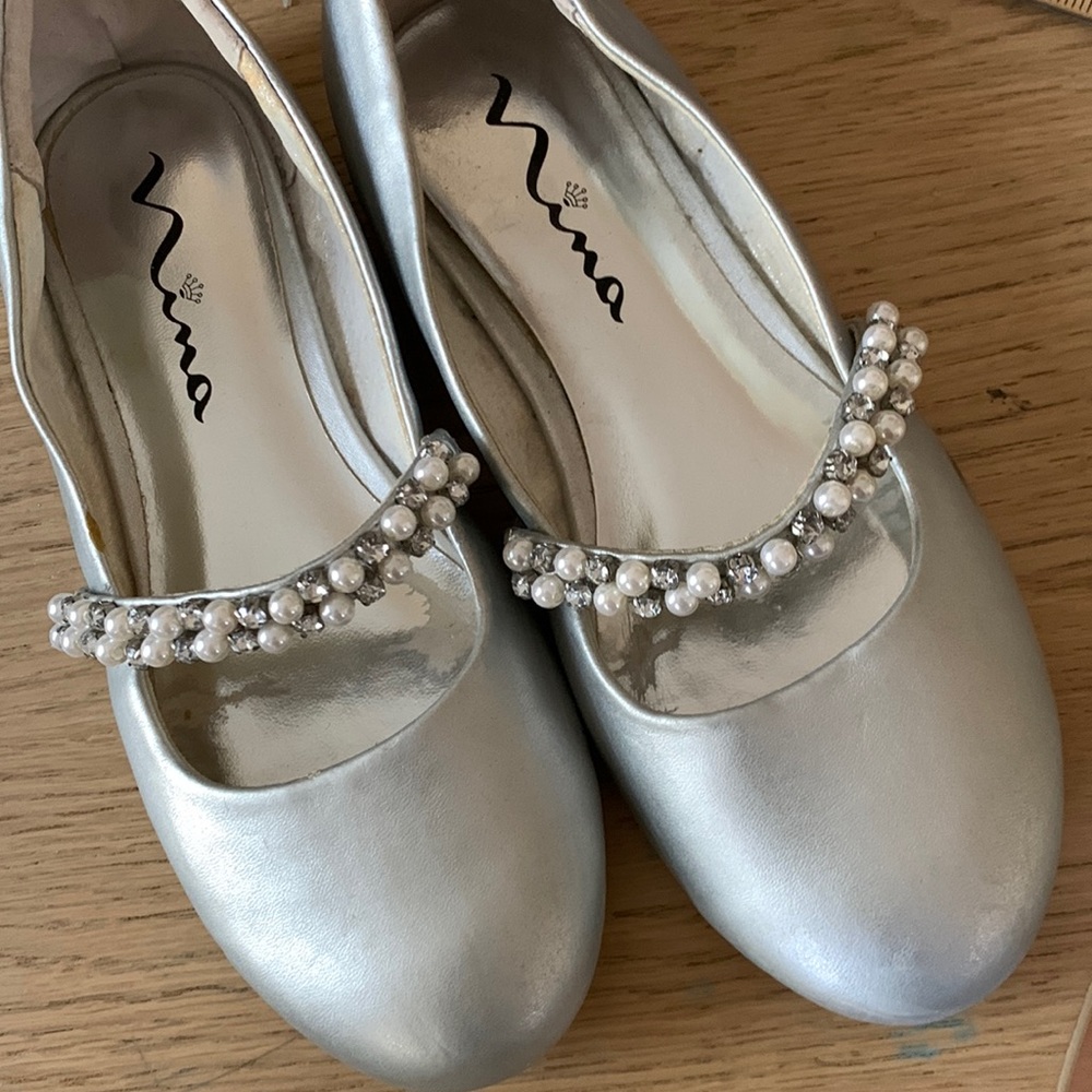 Little girls size 3.5 Nina silver shoes